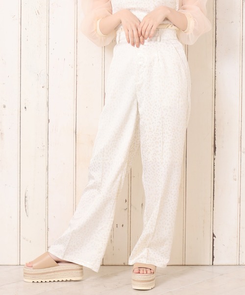 one after another NICE CLAUP（ワンアフターアナザーナイスクラップ）の「レオパード箔プリントパンツ（その他パンツ・レディース・ベージュ/オフホワイト・FREE）」の2枚目の写真