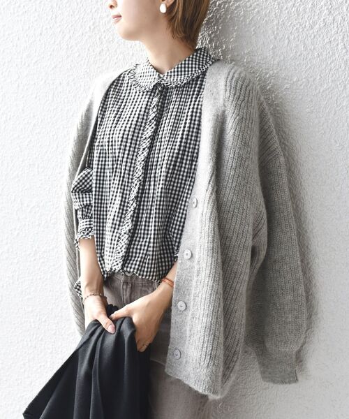 SHIPS(シップス)の「ソリッドギンガムフリルシャツ◇(シャツ/ブラウス・レディース・ブラック/ライトホワイト・ONE SIZE)」の1枚目の写真