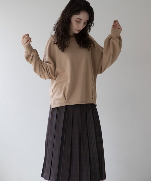 idem（イデム）の「Tuck Design Pullover（スウェット・レディース・ブラック/ベージュ/ダークグレー・FREE）」の8枚目の写真