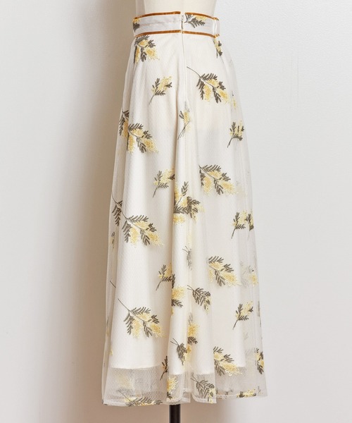 Noela⭐︎新品未使用タグ付き⭐︎ミモザ刺繍チュールスカート ミモザ刺繍チュールスカート | フレアスカート | NOELA OFFICIAL