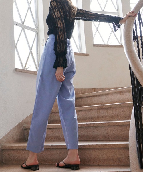 PURIL(ピュリル)の「【PURIL】センタープレス タック入りテーパードパンツ(スラックス・レディース・ネイビー/アイボリー/ブルー系その他/パープル系その他・S/M)」の1枚目の写真