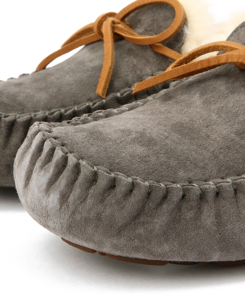 UGG（アグ）の「アグ/UGG Dakota SLP（モカシン/デッキシューズ・レディース・ダークグレー/ベージュ・7/6/8）」の10枚目の写真
