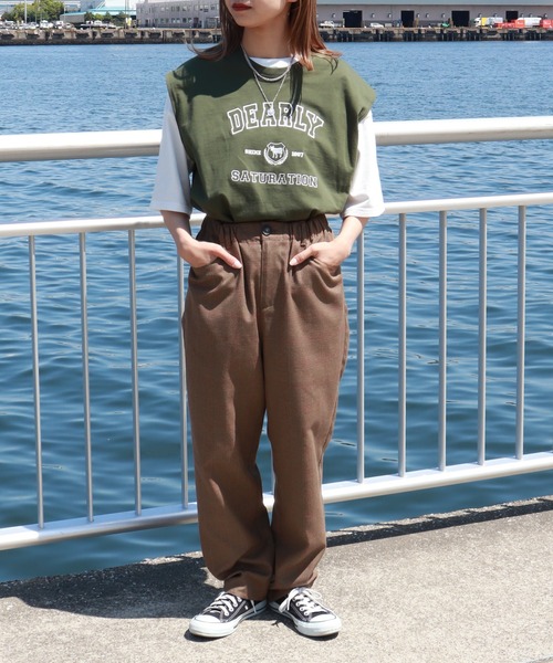 kutir（クティール）の「カレッジロゴ刺繍ノースリーブ（Tシャツ/カットソー・レディース・チャコールグレー/オフホワイト/オレンジ/グリーン・FREE）」の15枚目の写真