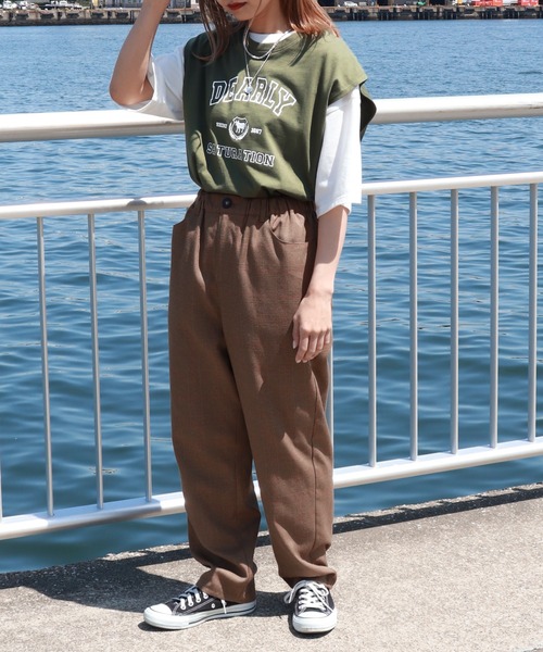 kutir（クティール）の「カレッジロゴ刺繍ノースリーブ（Tシャツ/カットソー・レディース・チャコールグレー/オフホワイト/オレンジ/グリーン・FREE）」の12枚目の写真