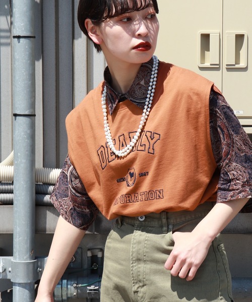 kutir（クティール）の「カレッジロゴ刺繍ノースリーブ（Tシャツ/カットソー・レディース・チャコールグレー/オフホワイト/オレンジ/グリーン・FREE）」の18枚目の写真