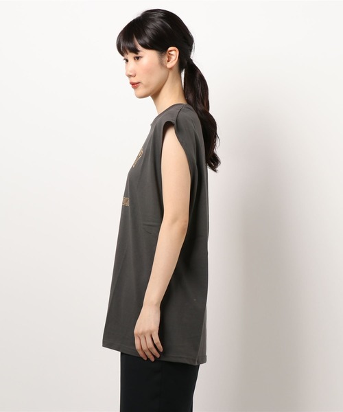 kutir（クティール）の「カレッジロゴ刺繍ノースリーブ（Tシャツ/カットソー・レディース・チャコールグレー/オフホワイト/オレンジ/グリーン・FREE）」の13枚目の写真