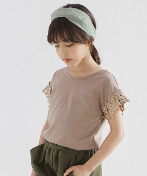 Bee des Bee（ビーデスビー）の「バッククロス半袖トップス（Tシャツ/カットソー・キッズ・ネイビー/ピンク/ブルー/ホワイト/サックスブルー/ミント/イエロー系その他/カーキ/ブラック/グリーン系その他/グレイッシュベージュ/ブルーグレー/レッド系/ライトブラウン・150cm/130cm/120cm/140cm/110cm/100cm）」の4枚目の写真