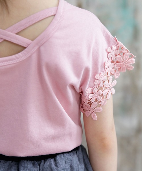 Bee des Bee（ビーデスビー）の「バッククロス半袖トップス（Tシャツ/カットソー・キッズ・ネイビー/ピンク/ブルー/ホワイト/サックスブルー/ミント/イエロー系その他/カーキ/ブラック/グリーン系その他/グレイッシュベージュ/ブルーグレー/レッド系/ライトブラウン・150cm/130cm/120cm/140cm/110cm/100cm）」の18枚目の写真