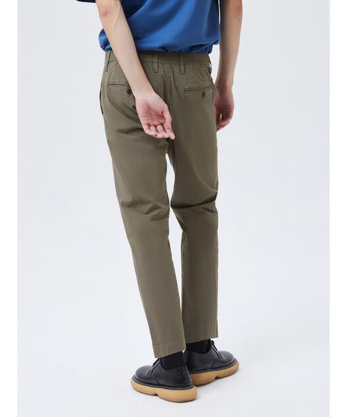 GAP（ギャップ）の「FREE&FLOW ウェーダーパンツ（チノパンツ・メンズ・ブラック/ベージュ/ネイビー/インディゴブルー/グレー/グリーン/カーキ・30W/32W/28W/29W/31W/33W/34W/36W/38W/35W）」の18枚目の写真