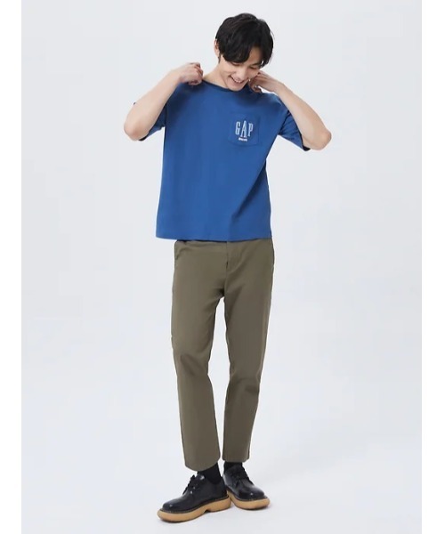 GAP（ギャップ）の「FREE&FLOW ウェーダーパンツ（チノパンツ・メンズ・ブラック/ベージュ/ネイビー/インディゴブルー/グレー/グリーン/カーキ・30W/32W/28W/29W/31W/33W/34W/36W/38W/35W）」の14枚目の写真