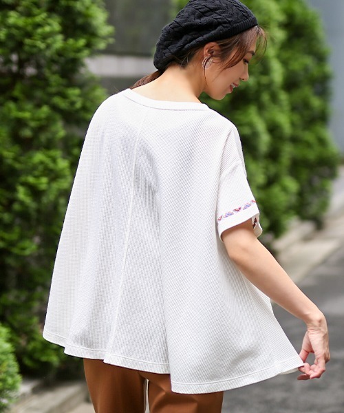 チチカカ（チチカカ）の「ライン刺繍プルオーバー（Tシャツ/カットソー・レディース・ネイビー/ブラウン/オフホワイト・FREE）」の6枚目の写真