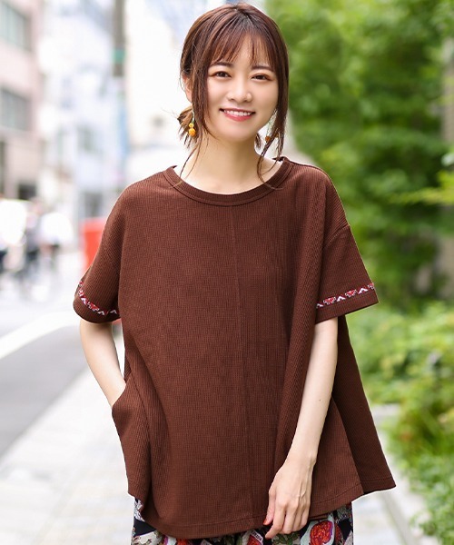 チチカカ（チチカカ）の「ライン刺繍プルオーバー（Tシャツ/カットソー・レディース・ネイビー/ブラウン/オフホワイト・FREE）」の9枚目の写真
