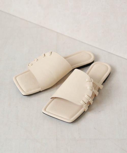 Bab（バブ）の「【WEB限定】ノットデザインサンダル（サンダル・レディース・ブラック/ダークブラウン/アイボリー・M/L）」の4枚目の写真