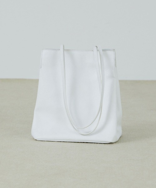 ADIEU TRISTESSE(アデュートリステス)の「レザーバッグ(トートバッグ・レディース・ホワイト/ブラック・FREE)」の1枚目の写真