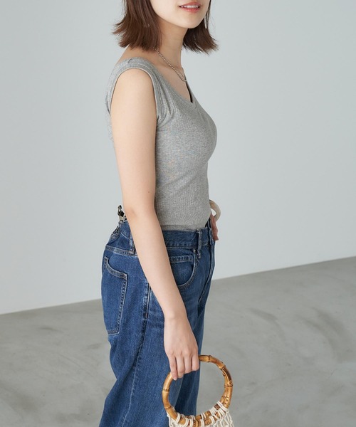 Chaco closet（チャコ クローゼット）の「ストレスフリーリブラウンドネックタンクトップ（タンクトップ・レディース・ブラック/ベージュ/ホワイト/グレー・FREE）」の6枚目の写真