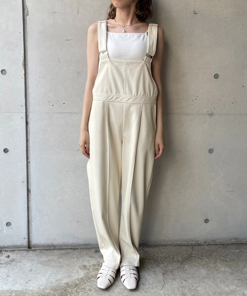 CAPRICIEUX LE'MAGE（カプリシューレマージュ）の「エコレザーサロペット（サロペット/オーバーオール・レディース・オフホワイト/ブラック・FREE）」の3枚目の写真