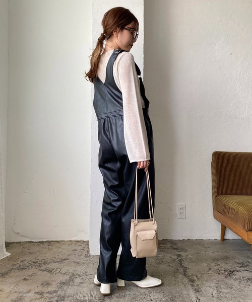 CAPRICIEUX LE'MAGE（カプリシューレマージュ）の「エコレザーサロペット（サロペット/オーバーオール・レディース・オフホワイト/ブラック・FREE）」の10枚目の写真