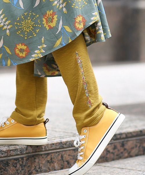 チチカカ（チチカカ）の「アロー刺繍レギンス（レギンス/スパッツ・レディース・マスタード/ブラック・FREE）」の4枚目の写真