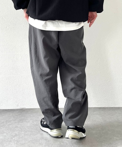 natto（ナット）の「【ユニセックスアイテム】tuck wide pants / ウエストゴムポケット付きタックワイドパンツ（その他パンツ・メンズ・ブラック/ベージュ/オリーブ/チャコール・FREE）」の7枚目の写真
