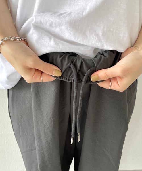 natto（ナット）の「【ユニセックスアイテム】tuck wide pants / ウエストゴムポケット付きタックワイドパンツ（その他パンツ・メンズ・ブラック/ベージュ/オリーブ/チャコール・FREE）」の18枚目の写真