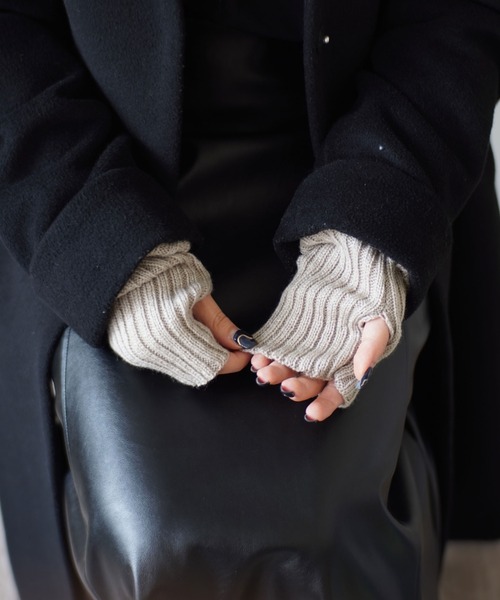 Port(ポート)の「ニット ロング アームウォーマー #(アームカバー・レディース・チャコールグレー/ブラック/ブラウン/グレー/オフホワイト/カーキ・FREE)」の4枚目の写真