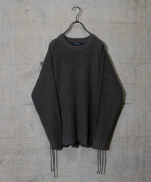 JOHN'S CLOSET（ジョンズクローゼット）の「【50】レースアップBIGニット（ニット/セーター・メンズ・カーキ/チャコールグレー/ブラック/ホワイト/ベージュ・LARGE/MEDIUM）」の4枚目の写真