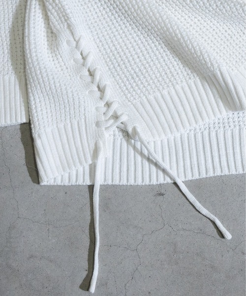 JOHN'S CLOSET（ジョンズクローゼット）の「【50】レースアップBIGニット（ニット/セーター・メンズ・カーキ/チャコールグレー/ブラック/ホワイト/ベージュ・LARGE/MEDIUM）」の21枚目の写真