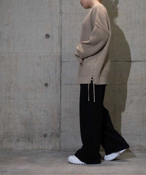 JOHN'S CLOSET（ジョンズクローゼット）の「【50】レースアップBIGニット（ニット/セーター・メンズ・カーキ/チャコールグレー/ブラック/ホワイト/ベージュ・LARGE/MEDIUM）」の20枚目の写真