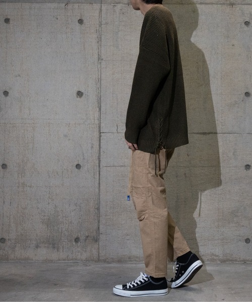 JOHN'S CLOSET（ジョンズクローゼット）の「【50】レースアップBIGニット（ニット/セーター・メンズ・カーキ/チャコールグレー/ブラック/ホワイト/ベージュ・LARGE/MEDIUM）」の17枚目の写真