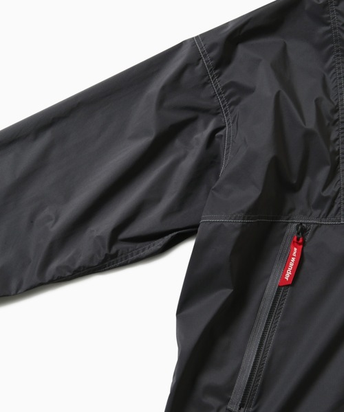 and wander(アンドワンダー)の「District Vision × and wander/ディストリクトヴィジョン × アンドワンダー PERTEX wind jacket パーテックスウインドジャケット 5742121192(マウンテンパーカー・メンズ・チャコールグレー・3/4/5)」の5枚目の写真