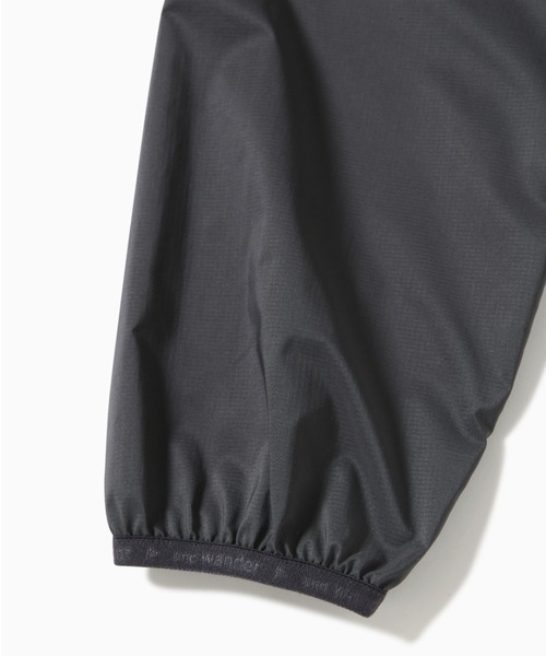 and wander(アンドワンダー)の「District Vision × and wander/ディストリクトヴィジョン × アンドワンダー PERTEX wind jacket パーテックスウインドジャケット 5742121192(マウンテンパーカー・メンズ・チャコールグレー・3/4/5)」の6枚目の写真