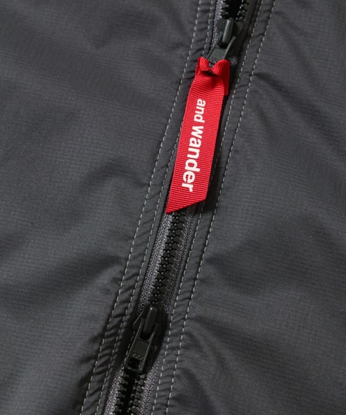 and wander(アンドワンダー)の「District Vision × and wander/ディストリクトヴィジョン × アンドワンダー PERTEX wind jacket パーテックスウインドジャケット 5742121192(マウンテンパーカー・メンズ・チャコールグレー・3/4/5)」の12枚目の写真