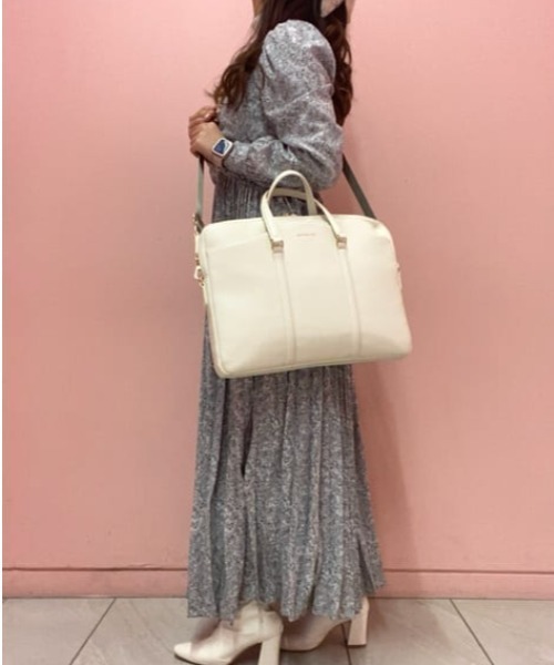 SAMANTHAVEGA（サマンサベガ）の「ファスナー付きパソコンバッグ　【M】（ビジネスバッグ・レディース・ライトグレー/オフホワイト/ブラック/ピンク・FREE）」の5枚目の写真