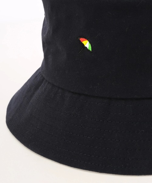 Arnold Palmer（アーノルドパーマー）の「コットンツイル シェア バケットハット（ハット・レディース・ホワイト/ネイビー/アイボリー・F）」の6枚目の写真