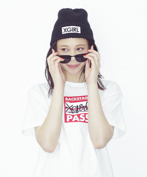 X-girl（エックスガール）の「【SEDA9月号掲載】PATCHED KNIT CAP（ニットキャップ/ビーニー・レディース・ブラック/アッシュ/レッド/イエロー/ライトブルー・ONE SIZE）」の2枚目の写真