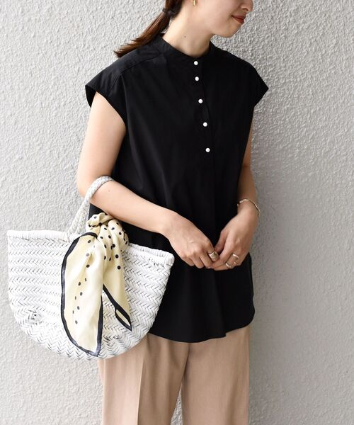 SHIPS(シップス)の「*〈手洗い可能〉ストレッチコンビネーションブラウス◇(シャツ/ブラウス・レディース・オフホワイト/ブラック/ライトグレー/ダークグレー/ネイビー・ONE SIZE)」の1枚目の写真