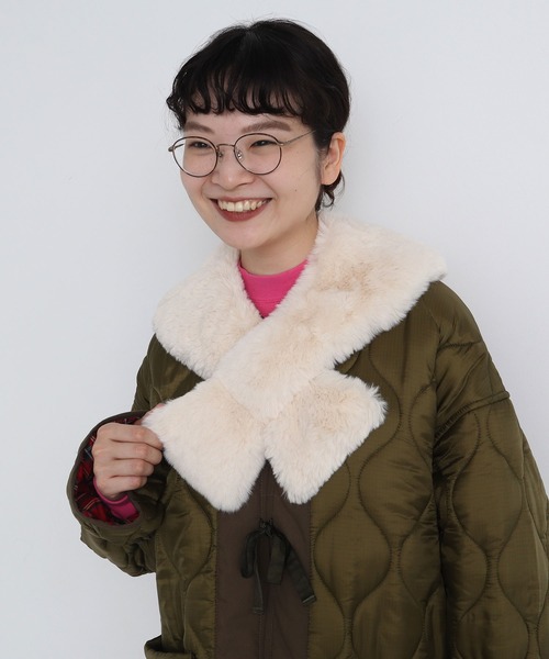 Dot&Stripes CHILD WOMAN(ドットアンドストライプス チャイルドウーマン)の「☆フェイクファー 3角付け衿マフラー(マフラー・レディース・カーキ/ピンク/アイボリー・FREE)」の2枚目の写真