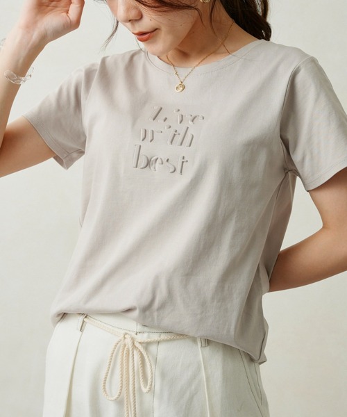 Chez toi（シェトワ）の「エンボスロゴT（Tシャツ/カットソー・レディース・ブラック/オフホワイト/グレイッシュベージュ・FREE）」の3枚目の写真