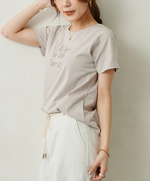 Chez toi（シェトワ）の「エンボスロゴT（Tシャツ/カットソー・レディース・ブラック/オフホワイト/グレイッシュベージュ・FREE）」の8枚目の写真