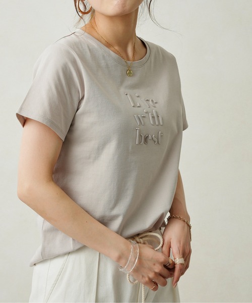 Chez toi（シェトワ）の「エンボスロゴT（Tシャツ/カットソー・レディース・ブラック/オフホワイト/グレイッシュベージュ・FREE）」の11枚目の写真