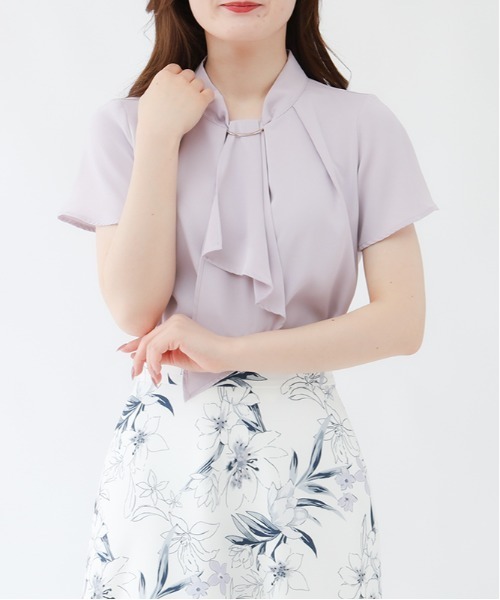 ASTORIA ODIER（アストリアオディール）の「金具付きボウタイブラウス（シャツ/ブラウス・レディース・ミント/グレイッシュベージュ/ネイビー/ベージュ/ホワイト/ラベンダー/スモークピンク/ホワイト×ネイビー/グレー×ホワイト/ベージュ系その他/ブラウン/ライトグレー/ピンクベージュ・SMALL/MEDIUM/LARGE）」の12枚目の写真