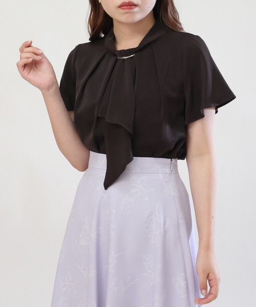 ASTORIA ODIER（アストリアオディール）の「金具付きボウタイブラウス（シャツ/ブラウス・レディース・ミント/グレイッシュベージュ/ネイビー/ベージュ/ホワイト/ラベンダー/スモークピンク/ホワイト×ネイビー/グレー×ホワイト/ベージュ系その他/ブラウン/ライトグレー/ピンクベージュ・SMALL/MEDIUM/LARGE）」の7枚目の写真