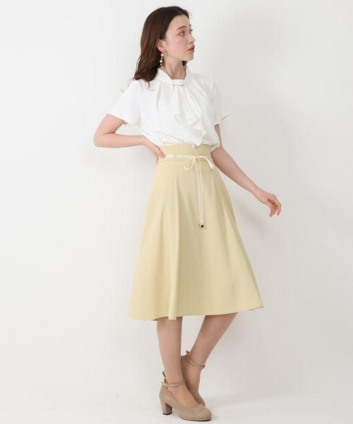 ASTORIA ODIER（アストリアオディール）の「金具付きボウタイブラウス（シャツ/ブラウス・レディース・ミント/グレイッシュベージュ/ネイビー/ベージュ/ホワイト/ラベンダー/スモークピンク/ホワイト×ネイビー/グレー×ホワイト/ベージュ系その他/ブラウン/ライトグレー/ピンクベージュ・SMALL/MEDIUM/LARGE）」の17枚目の写真