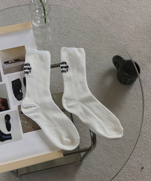 Loueme(ルエム)の「What′s for snack today ロゴ刺繍ソックス(ソックス/靴下・レディース・ホワイト/ブラック/ピンク/ブルー/グリーン/ホワイト系その他・FREE)」の1枚目の写真