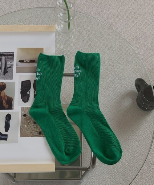 Loueme(ルエム)の「What′s for snack today ロゴ刺繍ソックス(ソックス/靴下・レディース・ホワイト/ブラック/ピンク/ブルー/グリーン/ホワイト系その他・FREE)」の4枚目の写真