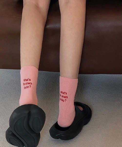 Loueme(ルエム)の「What′s for snack today ロゴ刺繍ソックス(ソックス/靴下・レディース・ホワイト/ブラック/ピンク/ブルー/グリーン/ホワイト系その他・FREE)」の15枚目の写真