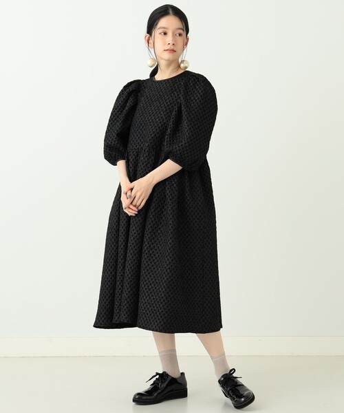 CAROLINA GLASER(カロリナ グレイサー)の「CAROLINA GLASER / ボリュームスリーブ ワンピース(ワンピース・レディース・ブラック/ベージュ・ONE SIZE)」の15枚目の写真