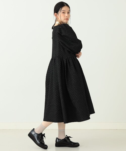 CAROLINA GLASER(カロリナ グレイサー)の「CAROLINA GLASER / ボリュームスリーブ ワンピース(ワンピース・レディース・ブラック/ベージュ・ONE SIZE)」の12枚目の写真