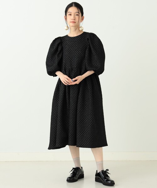 CAROLINA GLASER(カロリナ グレイサー)の「CAROLINA GLASER / ボリュームスリーブ ワンピース(ワンピース・レディース・ブラック/ベージュ・ONE SIZE)」の18枚目の写真