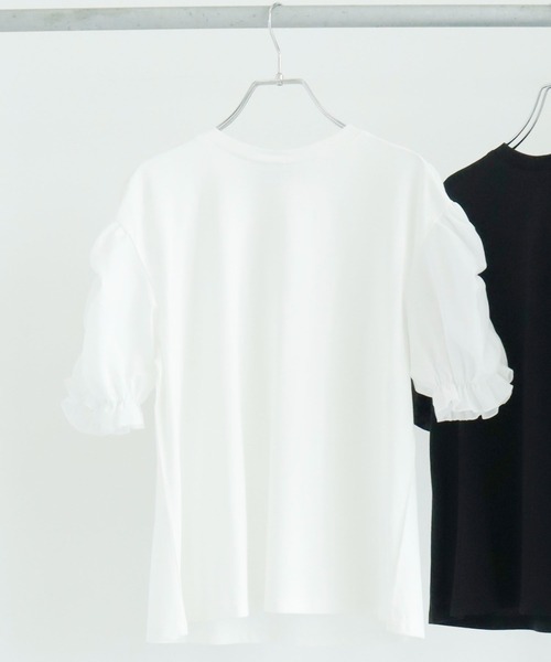 Sugar spoon（シュガースプーン）の「・SUGAR SPOON ギャザースリーブTシャツ（Tシャツ/カットソー・レディース・ブラック/オフホワイト/ブルー/グレイッシュベージュ・FREE）」の2枚目の写真